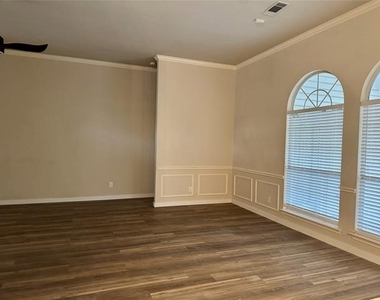 215 Springpark Drive - Photo Thumbnail 17