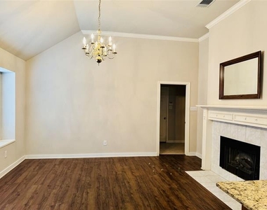215 Springpark Drive - Photo Thumbnail 7