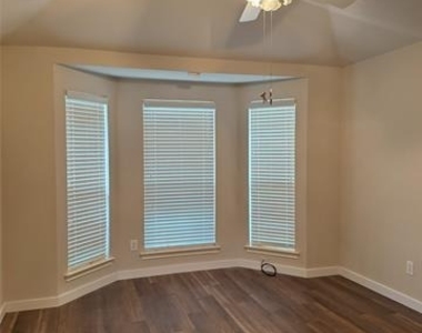 215 Springpark Drive - Photo Thumbnail 14