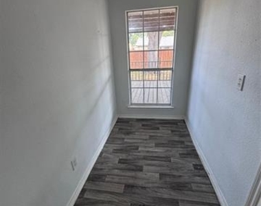 215 Springpark Drive - Photo Thumbnail 21
