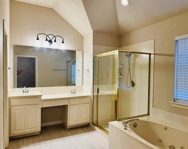 215 Springpark Drive - Photo Thumbnail 9