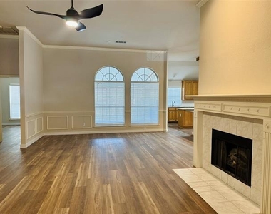 215 Springpark Drive - Photo Thumbnail 2