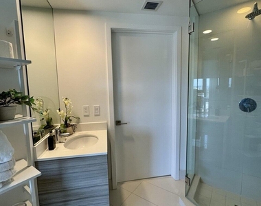 121 Ne 34th Street - Photo Thumbnail 25