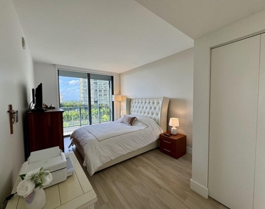 121 Ne 34th Street - Photo Thumbnail 4