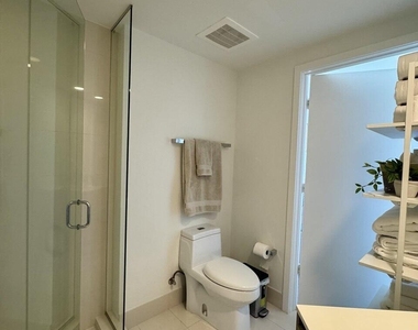 121 Ne 34th Street - Photo Thumbnail 22