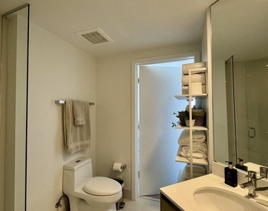 121 Ne 34th Street - Photo Thumbnail 20