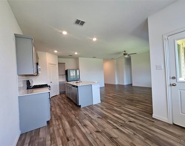 1216 Smoketree Lane - Photo Thumbnail 4