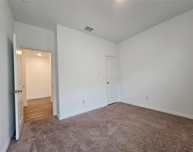 1216 Smoketree Lane - Photo Thumbnail 13