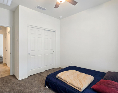 5074 S 251st Drive - Photo Thumbnail 6
