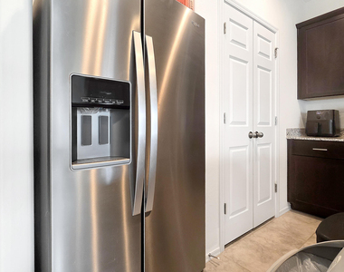 5074 S 251st Drive - Photo Thumbnail 16