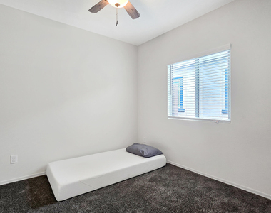 5074 S 251st Drive - Photo Thumbnail 9