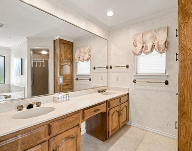 1712 Hampton Court - Photo Thumbnail 25
