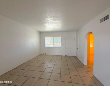 522 E 9th Avenue - Photo Thumbnail 3