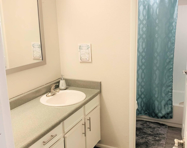 6545 N 19th Avenue - Photo Thumbnail 5