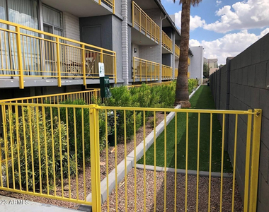 6545 N 19th Avenue - Photo Thumbnail 11