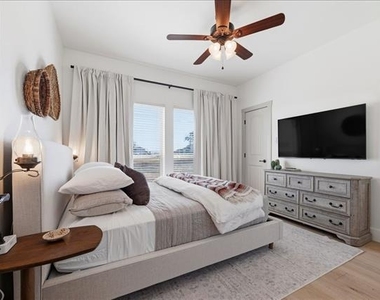 570 S Point Court - Photo Thumbnail 19