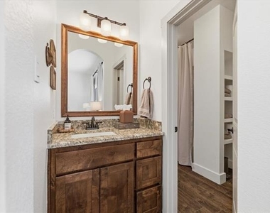 570 S Point Court - Photo Thumbnail 18