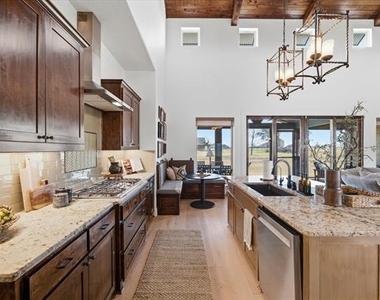 570 S Point Court - Photo Thumbnail 11