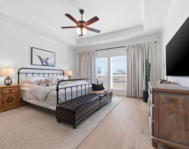 570 S Point Court - Photo Thumbnail 30