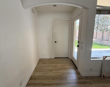 1933 E Tyson Place - Photo Thumbnail 9