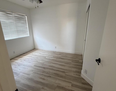 1933 E Tyson Place - Photo Thumbnail 15
