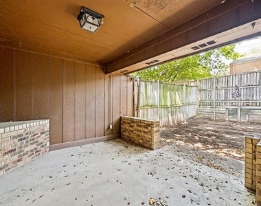 8902 Marilyn Drive - Photo Thumbnail 10