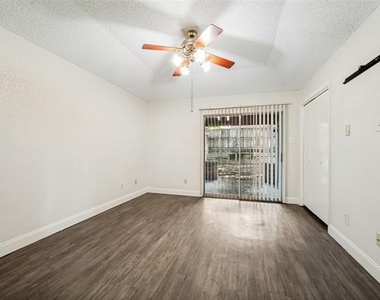 8902 Marilyn Drive - Photo Thumbnail 7