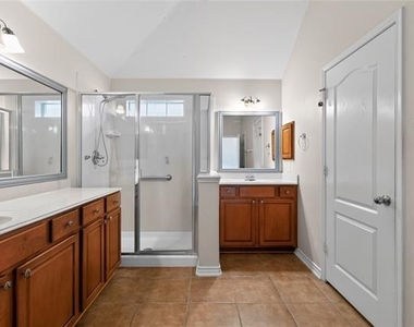 8562 Robertson Drive - Photo Thumbnail 9