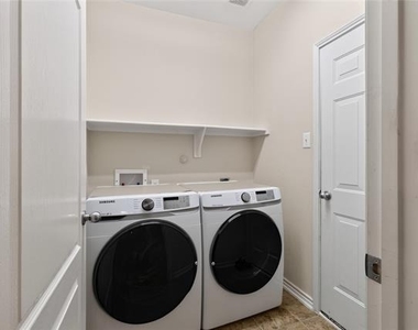 8562 Robertson Drive - Photo Thumbnail 16