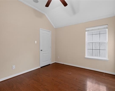 8562 Robertson Drive - Photo Thumbnail 11