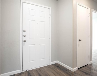 10500 Aransas Drive - Photo Thumbnail 7