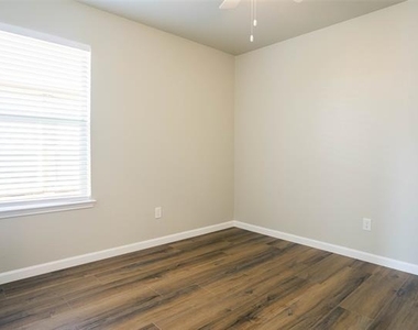 10500 Aransas Drive - Photo Thumbnail 17