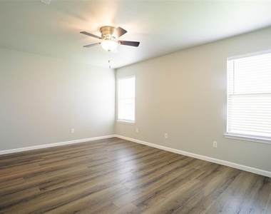 10500 Aransas Drive - Photo Thumbnail 9
