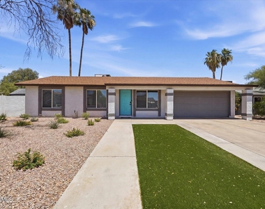 932 W Julie Drive - Photo Thumbnail 2