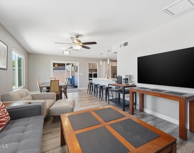 932 W Julie Drive - Photo Thumbnail 21