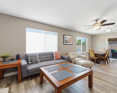 932 W Julie Drive - Photo Thumbnail 20