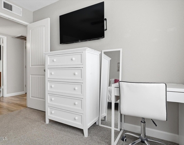 932 W Julie Drive - Photo Thumbnail 29