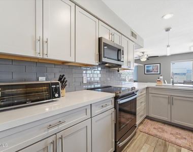 932 W Julie Drive - Photo Thumbnail 10