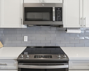 932 W Julie Drive - Photo Thumbnail 13