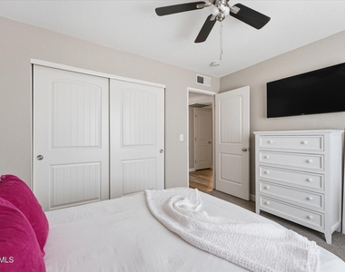 932 W Julie Drive - Photo Thumbnail 28