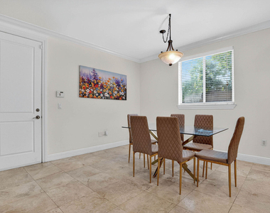 1705 Ne 11th Street - Photo Thumbnail 2