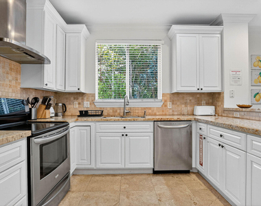 1705 Ne 11th Street - Photo Thumbnail 4