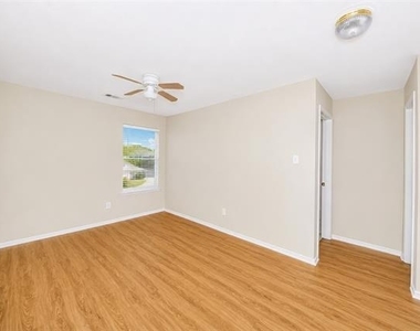 7120 Planters Row Drive - Photo Thumbnail 13