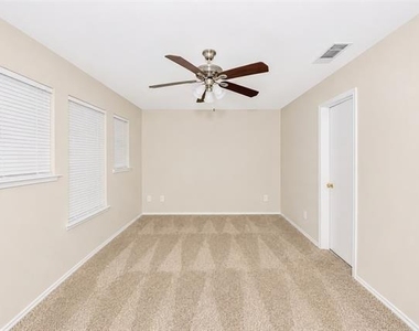7120 Planters Row Drive - Photo Thumbnail 17