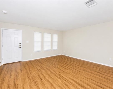 7120 Planters Row Drive - Photo Thumbnail 4