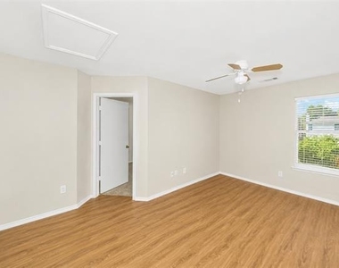 7120 Planters Row Drive - Photo Thumbnail 14