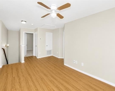 7120 Planters Row Drive - Photo Thumbnail 12