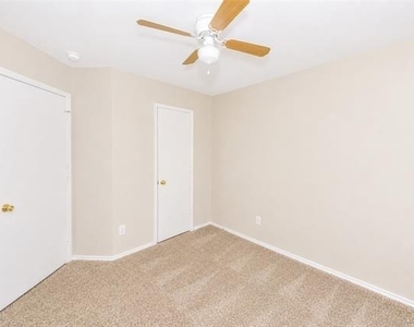 7120 Planters Row Drive - Photo Thumbnail 20