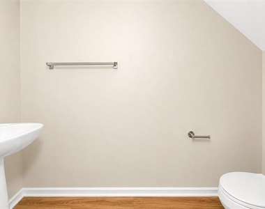 7120 Planters Row Drive - Photo Thumbnail 9