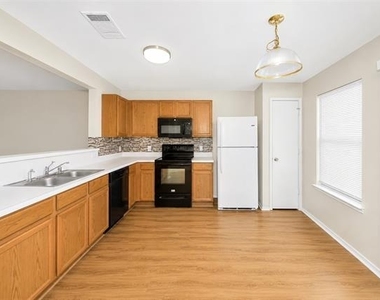 7120 Planters Row Drive - Photo Thumbnail 8